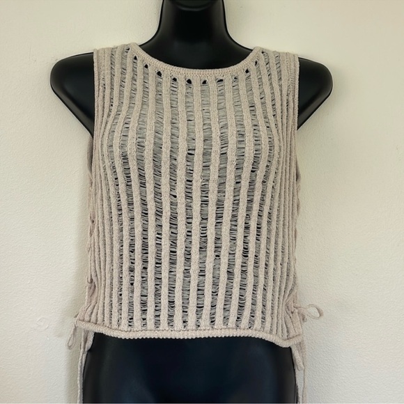 H&M Divided Top - Picture 1 of 3